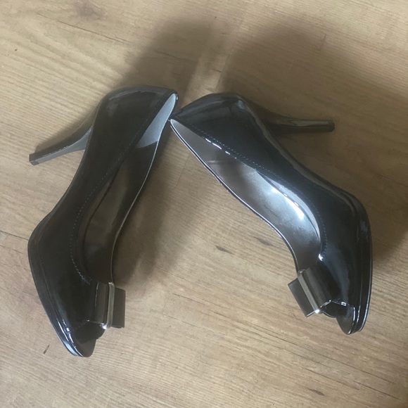Tahari Relate Patent Leather Bow Peep Toe Heels - Picture 3 of 11